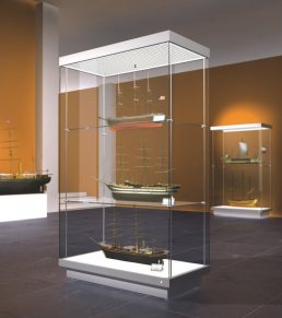 EXCEL line freestanding display cases with light in top