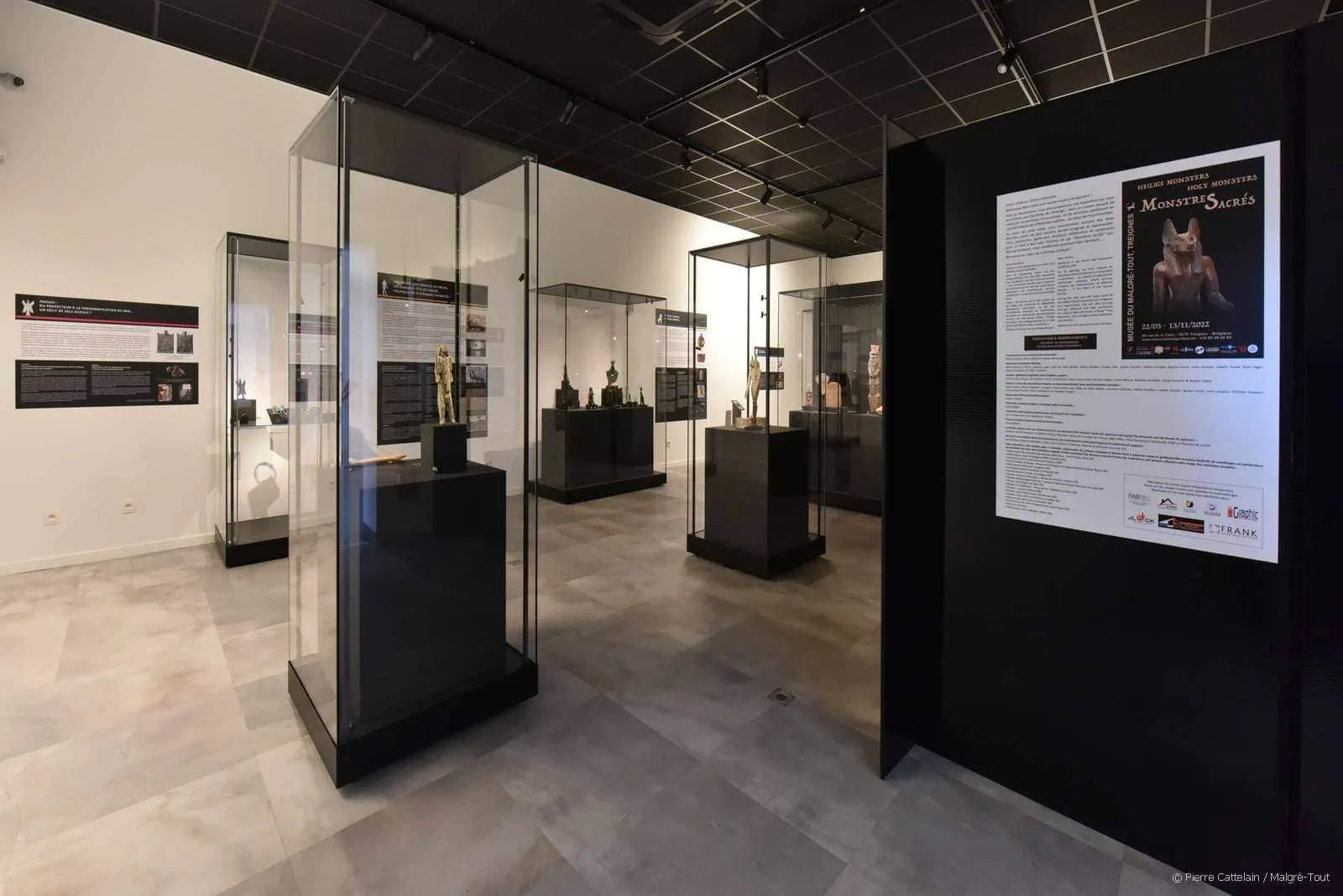 high quality museum display cases